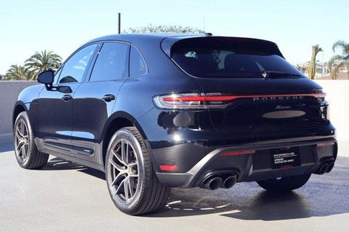 2025 Porsche Macan AWD