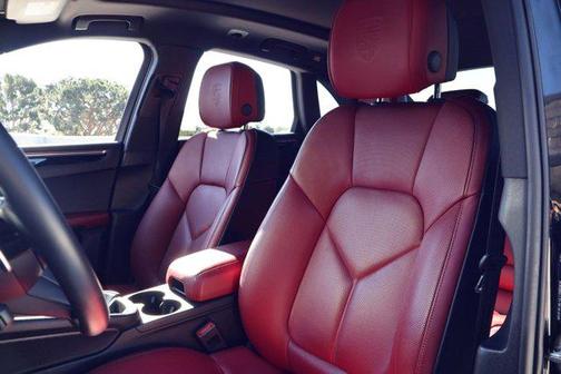 2025 Porsche Macan AWD