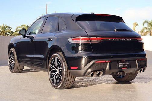 2025 Porsche Macan AWD