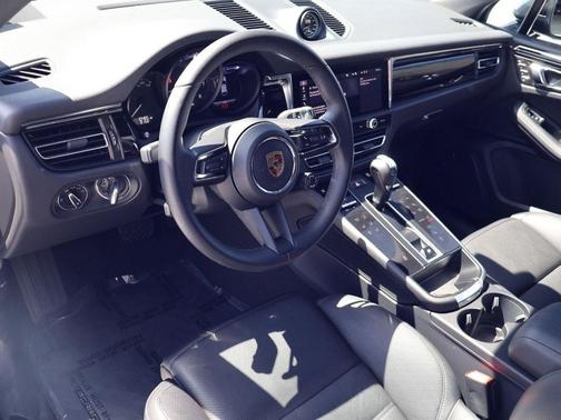 Volcano Grey Metallic 2026 Porsche Macan Macan