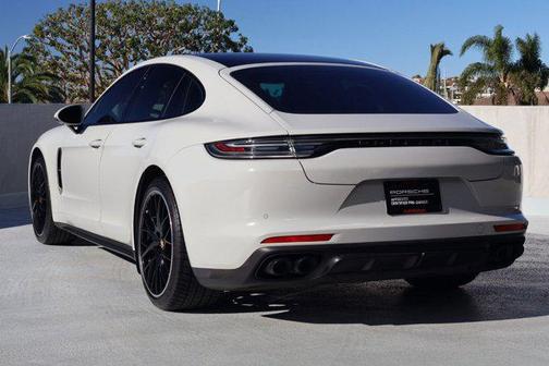2022 Porsche Panamera 4