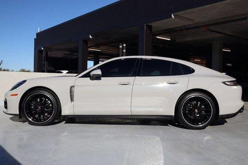 2022 Porsche Panamera 4