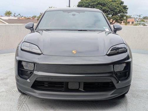 2025 Porsche Macan 4