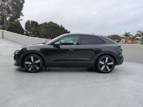 2025 Porsche Macan 4