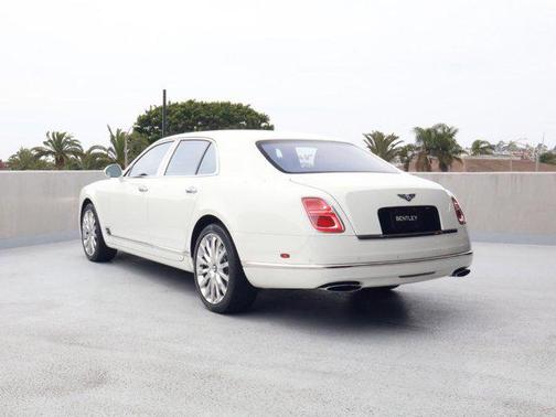 Glacier White 2017 Bentley Mulsanne Sedan