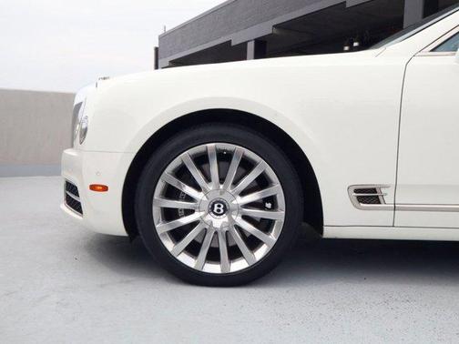 Glacier White 2017 Bentley Mulsanne Sedan
