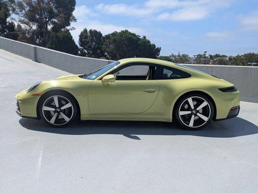 2025 Porsche 911 Carrera
