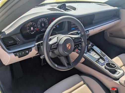 2025 Porsche 911 Carrera