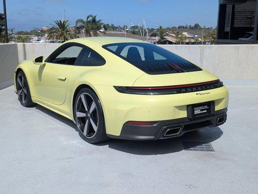 2025 Porsche 911 Carrera