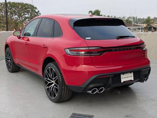 2026 Porsche Macan AWD