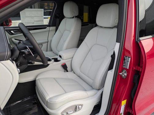 2026 Porsche Macan AWD