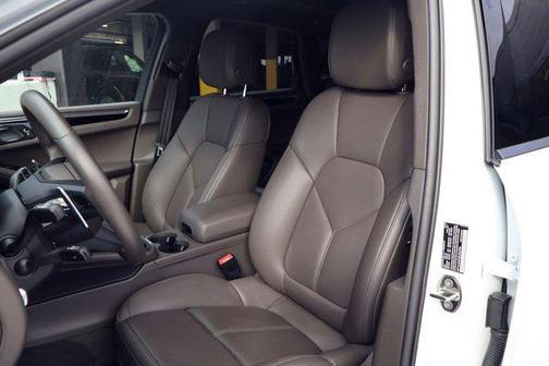 2025 Porsche Macan AWD