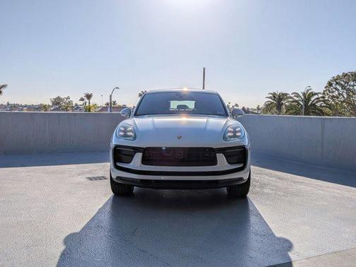 2025 Porsche Macan AWD