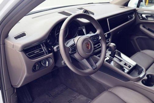 2025 Porsche Macan AWD