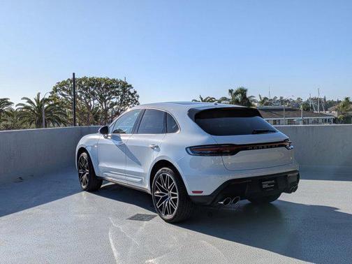 2025 Porsche Macan AWD