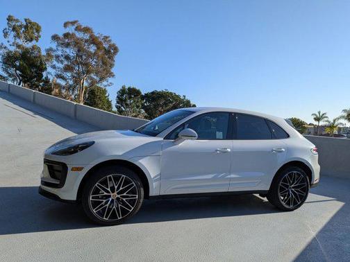 2025 Porsche Macan AWD