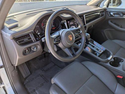 2025 Porsche Macan AWD