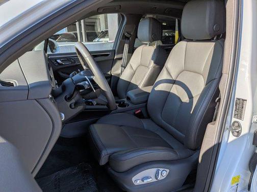 2025 Porsche Macan AWD