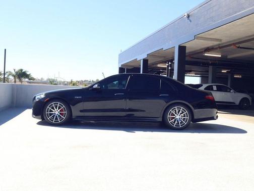 Obsidian Black Metallic 2025 Mercedes-Benz AMG S 63 E 4MATIC