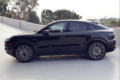 Chromite Black Metallic 2026 Porsche Cayenne Cayenne S E-Hybrid