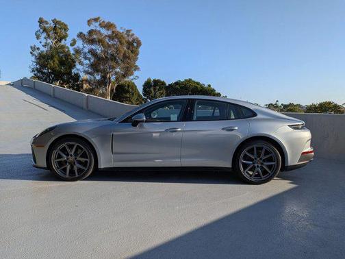 2025 Porsche Panamera RWD