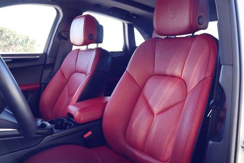 2025 Porsche Macan AWD