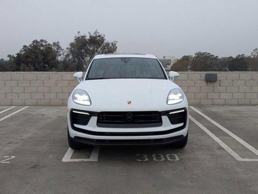 2025 Porsche Macan AWD