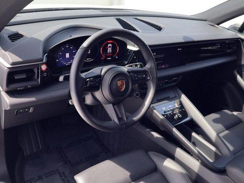 2025 Porsche Macan 4