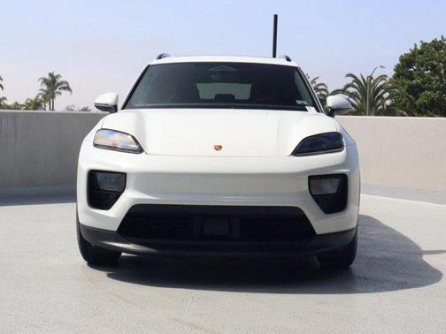 2025 Porsche Macan 4