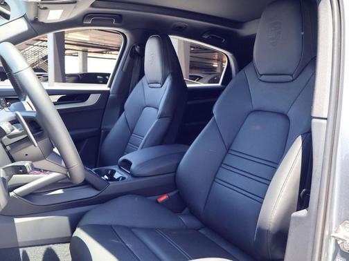 Vanadium Grey Metallic 2026 Porsche Cayenne S