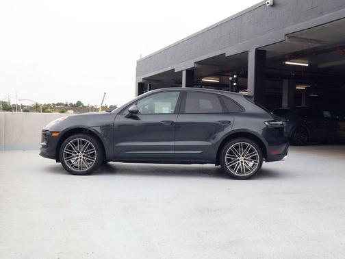 Volcano Grey Metallic 2026 Porsche Macan Macan
