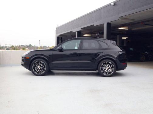 Black 2024 Porsche Cayenne Cayenne