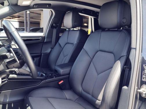 Volcano Grey Metallic 2024 Porsche Macan Macan