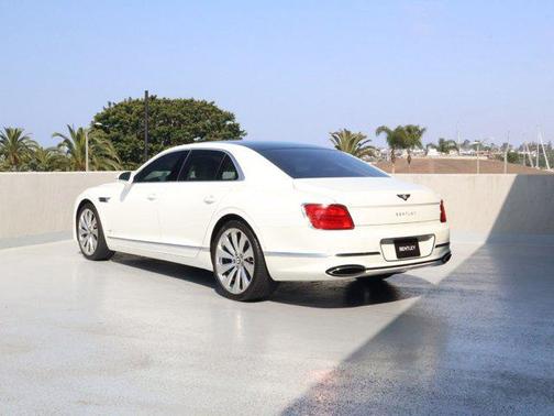Glacier White 2021 Bentley Flying Spur W12
