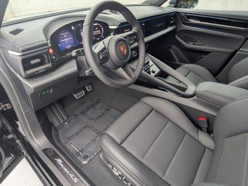 2025 Porsche Macan 4S