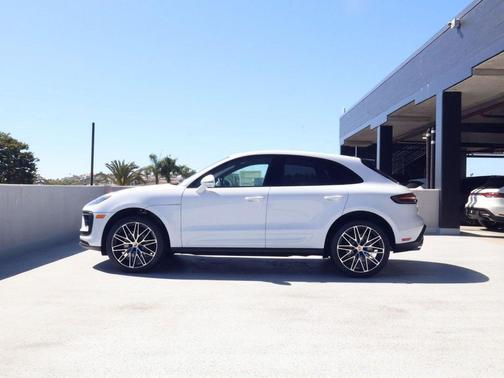 Carrara White Metallic 2026 Porsche Macan Macan
