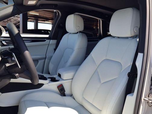 Chalk 2026 Porsche Macan Macan