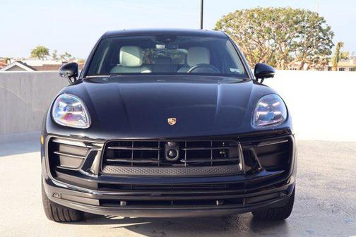 2025 Porsche Macan AWD