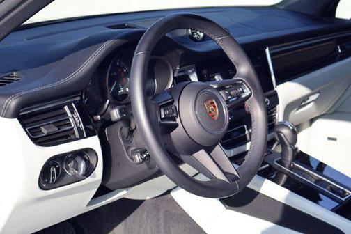 2025 Porsche Macan AWD