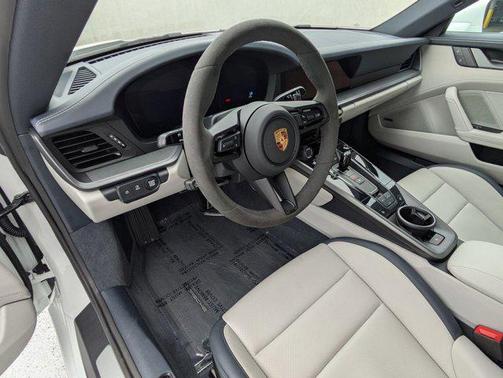 2025 Porsche 911 Carrera