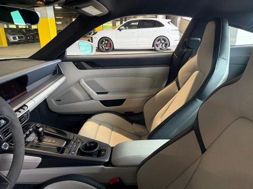 2025 Porsche 911 Carrera