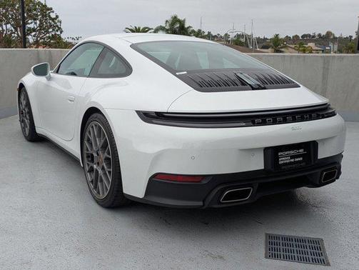 2025 Porsche 911 Carrera