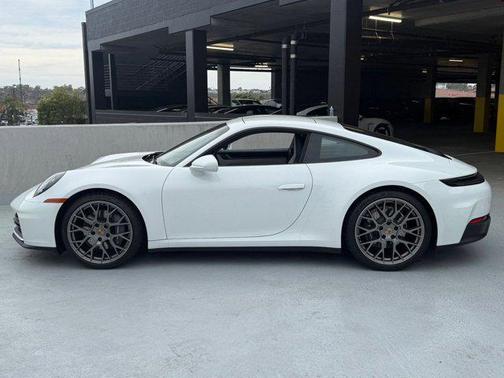 2025 Porsche 911 Carrera