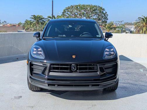 2026 Porsche Macan AWD