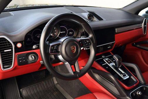 2023 Porsche Cayenne Platinum Edition