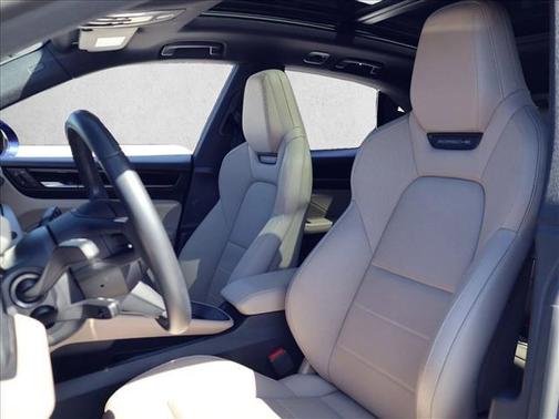 Gentian Blue Metallic 2025 Porsche Macan Macan Electric