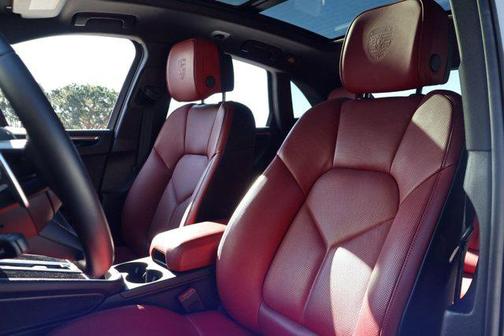 2025 Porsche Macan AWD