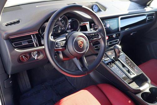 2025 Porsche Macan AWD