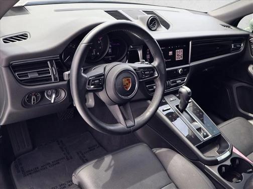 Carrara White Metallic 2022 Porsche Macan Macan