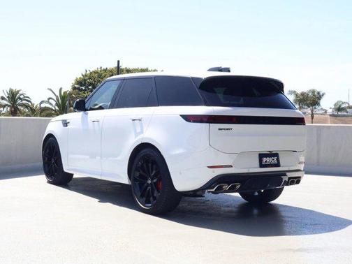 Ostuni Pearl White Premium Metallic 2025 Land Rover Range Rover Sport SE